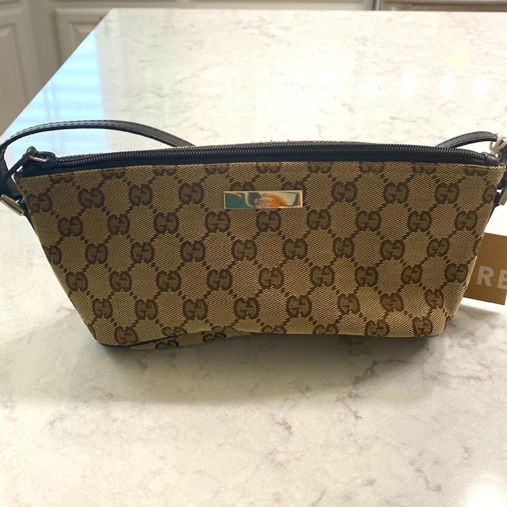 Vintage Gucci clutch. Great condition. No smoking home. Authentic.
